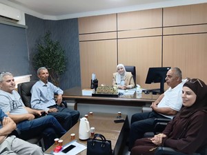 اجتماع م.ميرفت غزال في مكتبها مع مجلس قروي طورة لمناقشة عدة قضايا تخص البلدة واحتياجاتها من مشاريع ومناقشة الامور المالية والادارية في المجلس 