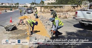  بلدية السموع تواصل  تنفيذ أعمال مشروع تشغيل عمال لصيانة الطرق الداخلية في عدد من المواقع في البلدة