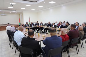 عطوفة وكيل الحكم المحلي في زيارة لمحافظة الخليل

