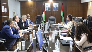 وزير الحكم المحلي يبحث مع بعثة البنك الدولي الخطة القادمة لقطاع النفايات الصلبة في فلسطين