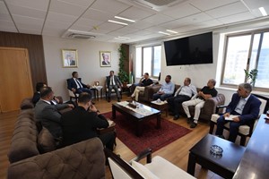 وكيل وزارة الحكم المحلي يلتقي رئيس بلدية حلحول لبحث عدد من القضايا المتعلقة بعمل المجلس البلدي
