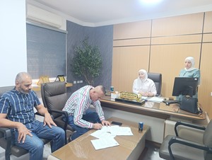 توقيع اتفاقية يبوس فايننس لصالح مجلس قروي صانور بحضور م.ميرفت غزال مدير عام الحكم المحلي في محافظة جنين ورئيس مجلس قروي صانور السيد امجد جرار ومدير الهئات المحلية الاستاذ منير دراغمة 