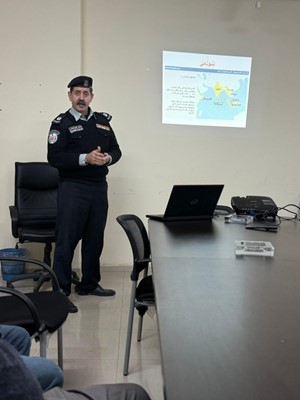 الدفاع المدني ينفذ ورشة عمل توعوية بالتعاون مع مديرية الحكم المحلي في محافظة قلقيلية