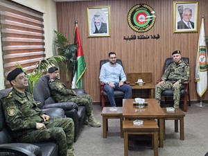 مدير عام الحكم المحلي في قلقيلية يهنئ قائد المنطقة بمناسبة توليه مهامه الجديدة