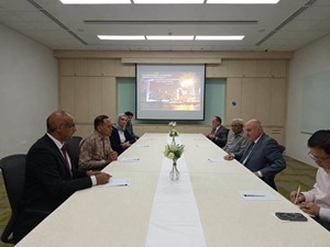 الوزير حجاوي يبحث مع نظيره السنغافوري تعزيز التعاون في مجالات التنمية المحلية المستدامة