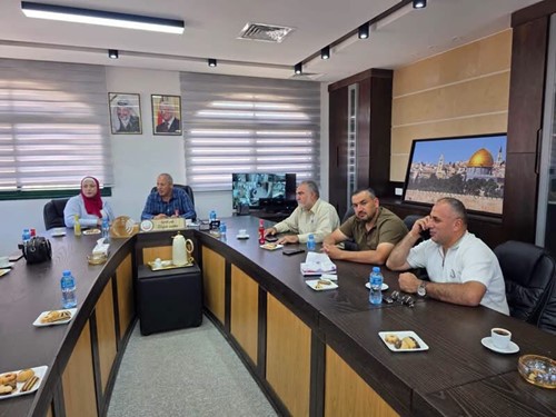 مدير عام الحكم المحلي المهندسة ميرفت غزال يرفقها قسم التنظيم بالمديرية في جولة لتجمع مرج إبن عامر لمتاعة إعداد المخططات الهيكلية 